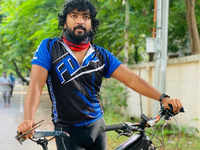 Kalaiyarasan is one of Arya's cycling buddies