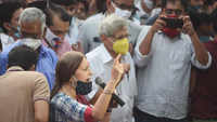Check out our latest images of <i class="tbold">Prashant Bhushan</i>