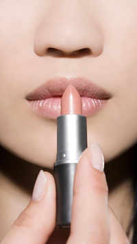 <i class="tbold">lipstick</i> mistakes you're making