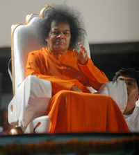 Check out our latest images of <i class="tbold">sathya sai baba</i>