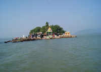 Check out our latest images of <i class="tbold">chilika</i>