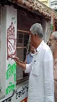 Bengal: Congress candidate Abdul Mannan starts the campaign by writing and making graffiti in Champdani.