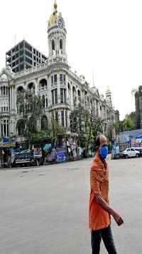 Empty <i class="tbold">esplanade</i> during the day of Janata Curfew in Kolkata.