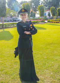 Lt Gen Mudhuri Kanitkar of the Indian Army wearing the saree version of the  general duty uniform (5SD). 2020 : r/uniformporn