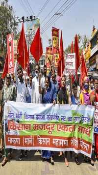 Left-wing and Samjukta Kisan Morcha activists stage a protest in support of the nationwide strike in Ranchi.