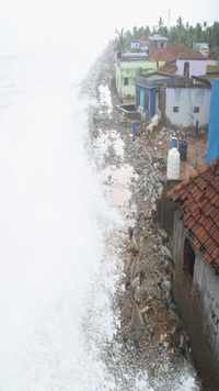 Kanyakumari: A huge <i class="tbold">tidal</i> wave due to the Cyclone Tauktae at a seashore in Puthurai.