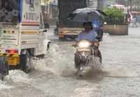 Heavy downpour throws life in Vasai – Virar off track
