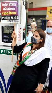 Congress leader protests against high fuel prices.