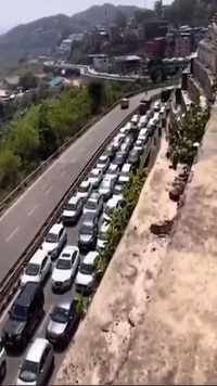 Cars entering Himachal Pradesh faced traffic jam on Kalka-Shimla highway.