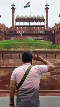 People visit Red Fort as ASI-<i class="tbold">protected monuments</i> and museums reopen
