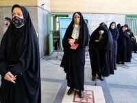 Iranian women line up to cast their vote