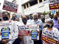 IMA protest in Patna demanding law to protect doctors