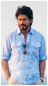 Shah Rukh Khan as Dr <i class="tbold">jehangir khan</i> in 'Dear Zindagi'
