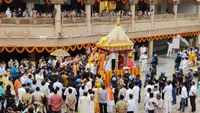 ​Gujarat CM <i class="tbold">vijay rupani</i> performs Pahind ritual