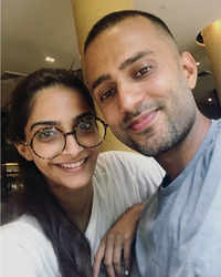 Sonam Kapoor enjoys a stroll down the streets of New York with rumoured  beau Anand Ahuja