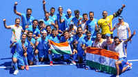 <i class="tbold">team</i> India on Cloud Nine!