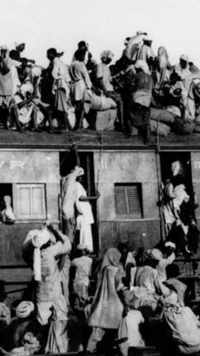 Muslim refugees leaving India for Pakistan post India's partition