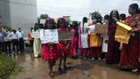 Photos: Women <i class="tbold">catwalk</i> on potholed Bhopal road