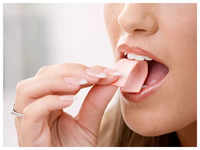 ​<i class="tbold">chewing gum</i>
