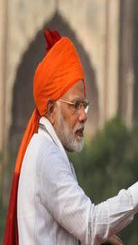 In 2018, PM maintains I-Day tradition and donned 'Leheriya' turban for <i class="tbold">independence day speech</i> at Red Fort.