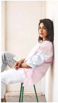 Oversized Shirt Photos Images of Oversized Shirt Times of India