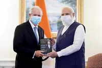 Prime Minister Narendra Modi meets CEO of the Blackstone Group Stephen <i class="tbold">schwarzman</i>, in Washington DC. (ANI)
