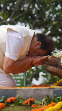 Assam CM <i class="tbold">himanta biswa sarma</i> pays tribute to Mahatma Gandhi