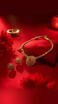 Celebrate 9 days of Navratris with 9 stunning pieces from ‘Utsaah’ by <i class="tbold">tanishq</i>