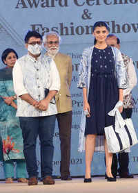 New pictures of <i class="tbold">fashion design council of india</i>
