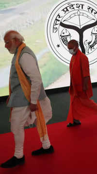 Prime Minister Modi and CM Yogi walk to inaugurate Purvanchal Expressway.