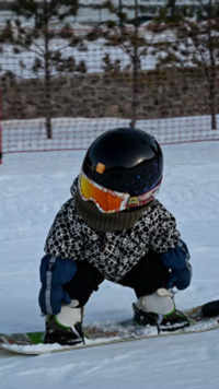 <i class="tbold">snowboarding</i> baby steals hearts and headlines in China