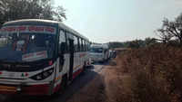 Photos of traffic jam inside <i class="tbold">sariska tiger reserve</i>