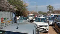 Photos of traffic jam inside <i class="tbold">sariska tiger reserve</i>