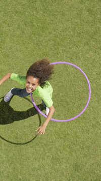 <i class="tbold">hula hoop</i>