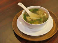 <i class="tbold">table manners</i> to follow while having soup