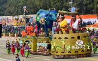 <i class="tbold">chhattisgarh tableau</i> on the Rajpath