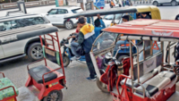 South Delhi Municipal Corporation goes after CR Park fish markets: Vendors  get notice