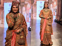 'Begum' Divyanka Tripathi stuns on Day 1 of Bombay Times Fashion Week