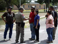 18-year-old gunman opens fire at Texas <i class="tbold">elementary school</i>, killing 19 kids, 2 adults