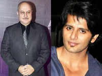 Anupam Kher getting miffed with KVB for not taking his name correctly at an award show