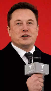 Elon Musk get more than 100 million <i class="tbold">twitter followers</i>