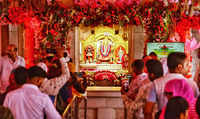 Check out our latest images of <i class="tbold">jhandewalan temple</i>