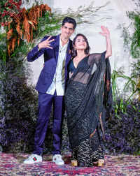 From Hrithik Roshan-Saba Azad to Esha Gupta, stars galore at <i class="tbold">richa</i> Chadha & Ali Fazal's wedding reception