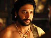 Chiyaan Vikram looks remarkable in this UNSEEN picture from 'Ponniyin  Selvan