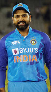 <i class="tbold">rohit sharma</i> (India)