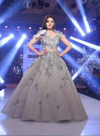 Check out our latest images of <i class="tbold">meena bazaar</i>