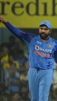 <i class="tbold">rohit sharma</i> (IND) Catches: 15