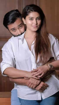 10 lovey-dovey pictures of <i class="tbold">sneha and prasanna</i>