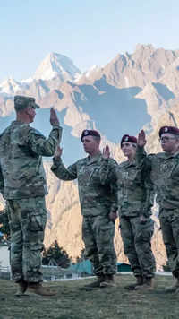 US <i class="tbold">army officers</i> in the Himalayas during exercise.