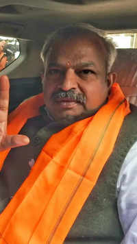 Delhi BJP chief <i class="tbold">adesh gupta</i>